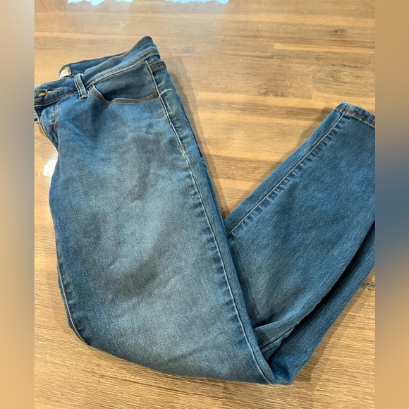 Free People vintage stretch Classic Blue skinny Denim - Picture 2 of 8